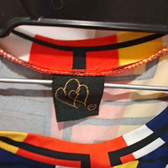 NEW BLUE, RED YELLOW AND WHITE TUNIC TOP PRINT (SIZE 3X) - Picture 4 of 5